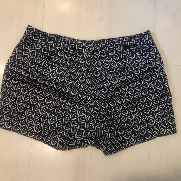 Level 99 Women’s Navy/White Printed Shorts Waist 30 - Picture 3 of 3